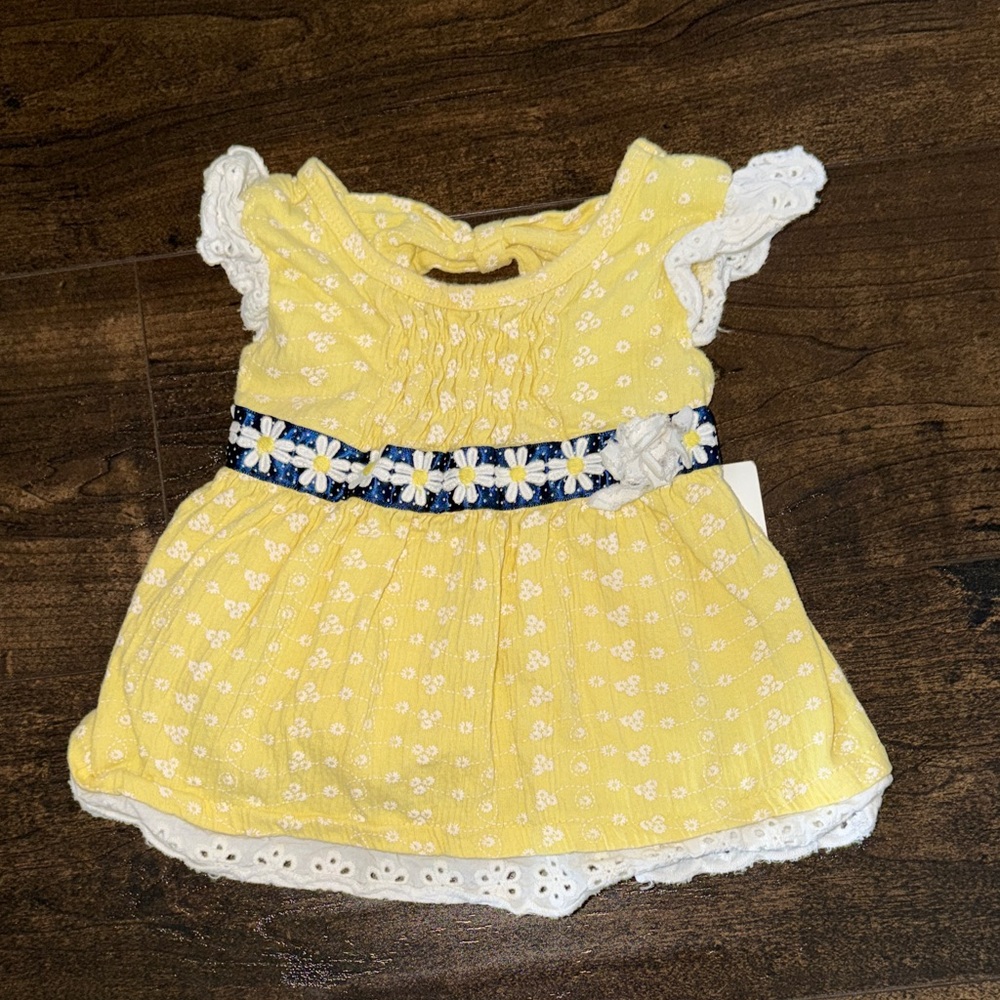 Yellow Daisy Lace Ruffle Sleeve Dress